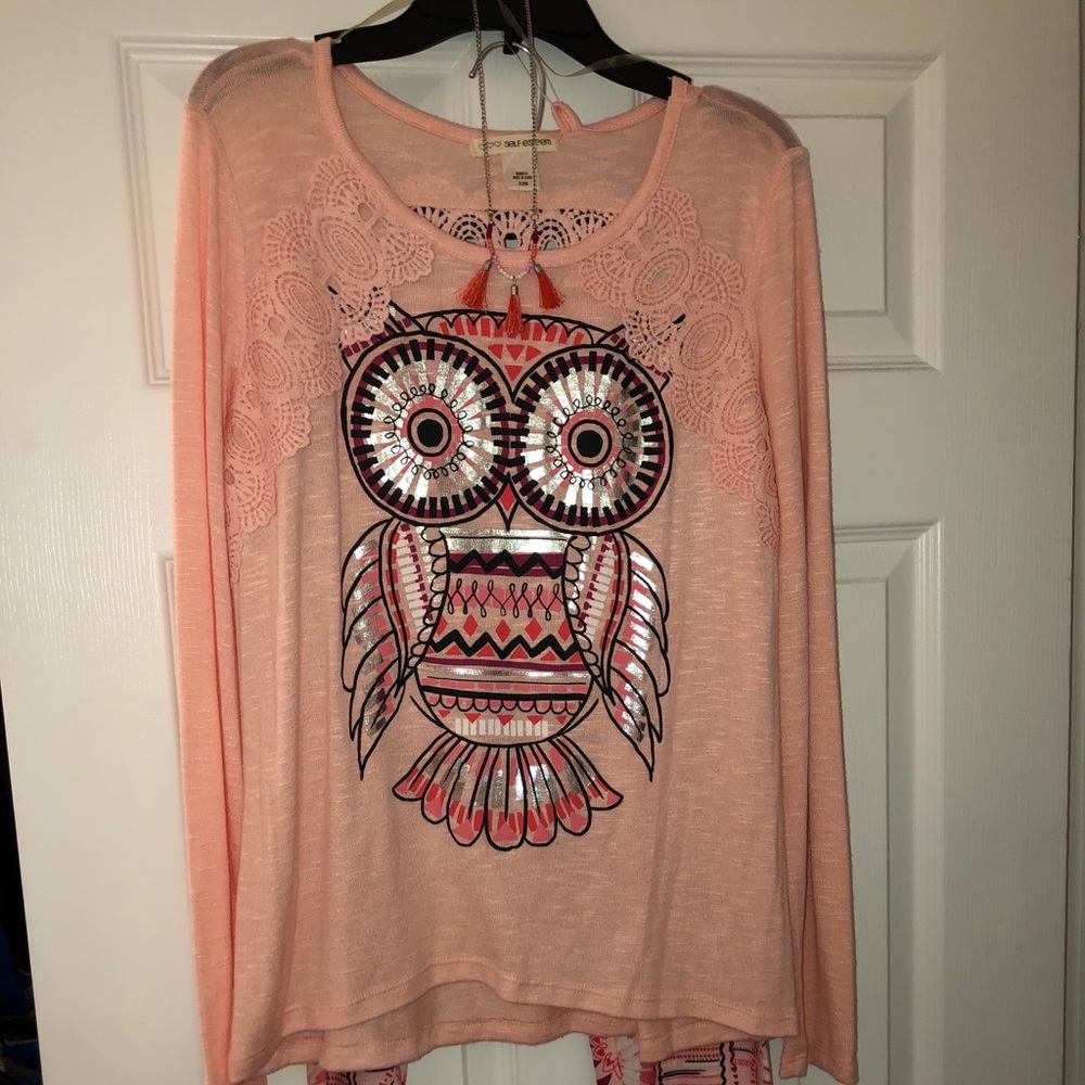 Girl’s two piece lounge outfit.